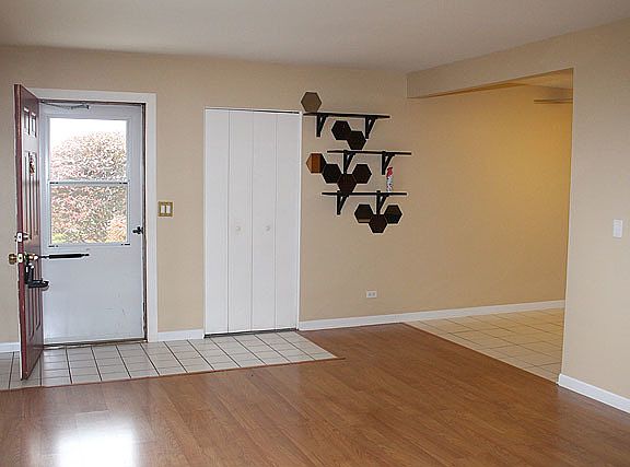 4th image of 821 Wellington Ave #821