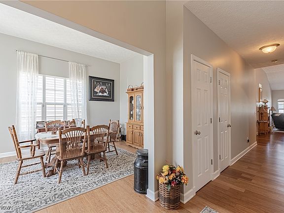 3rd image of 37626 Hunter Lake Dr