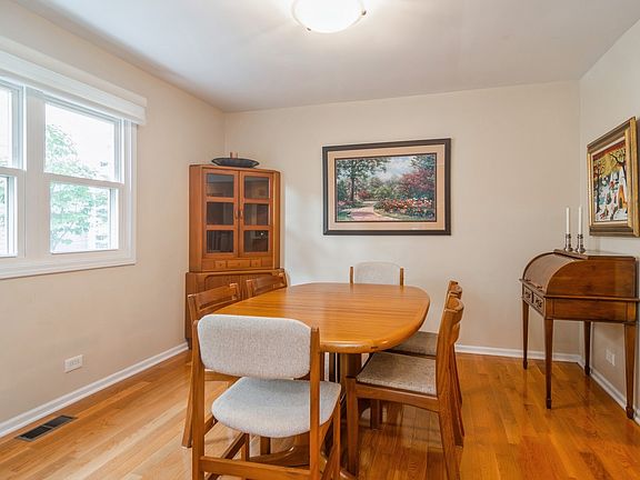 5th image of 1825 Cloverdale Ave