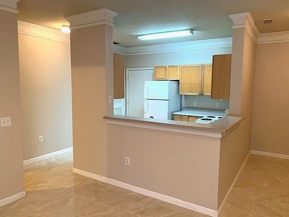 5th image of 8824 Villa View Cir Unit 103