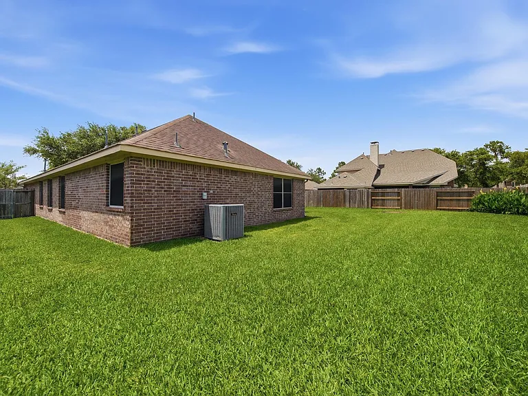321 Preston Ln — Photo 31