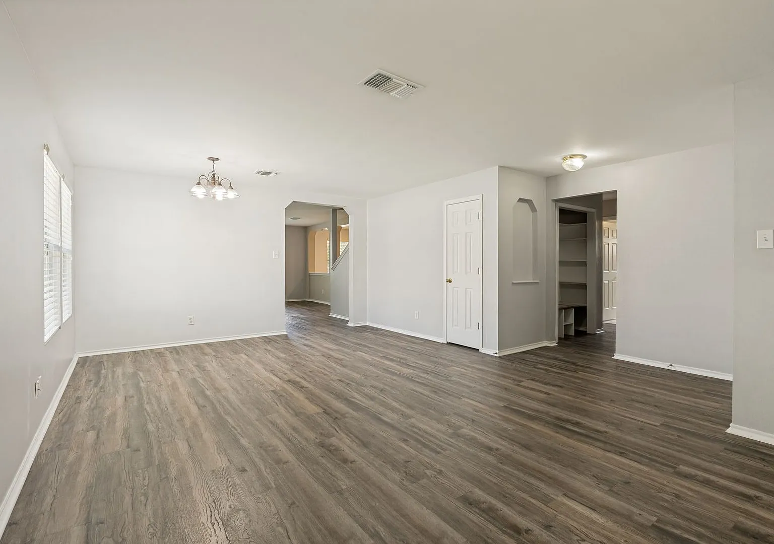4-Bedroom in The Enclave at Willow Point — Photo 3