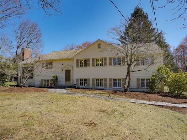 605 Chestnut St, Lynnfield, MA 01940