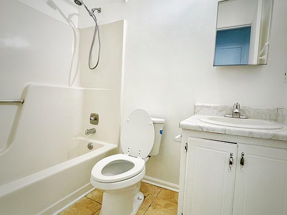3rd image of 2889 Lakemont Dr SW #2889