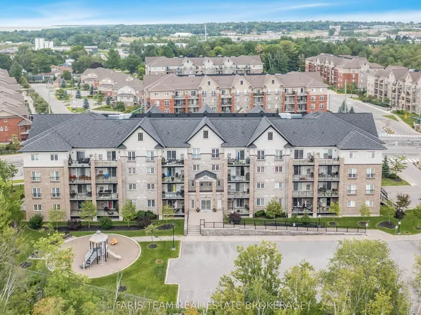 40 Ferndale Dr S #210, Barrie, ON L4N 2L3