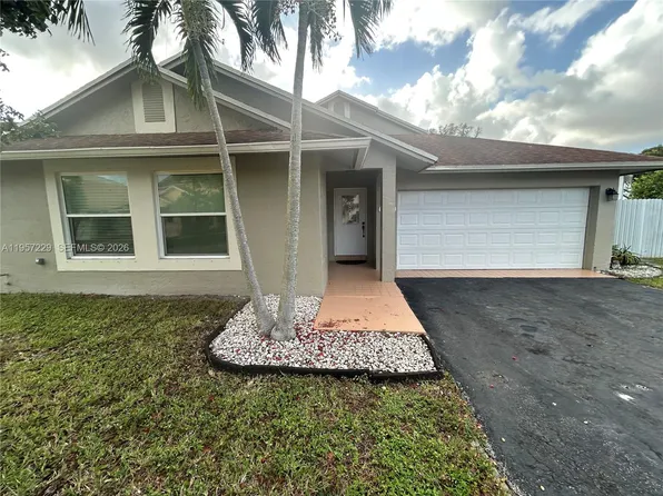 18730 NW 77th Ct, Hialeah, FL 33015