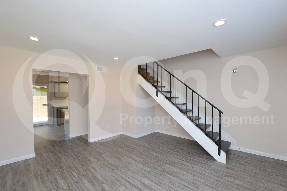 2 bed, 1.5 bath, 922 sqft, $1,499 — Photo 3