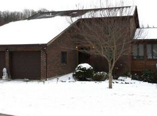 4 Coventry Ln, Athens, OH 45701