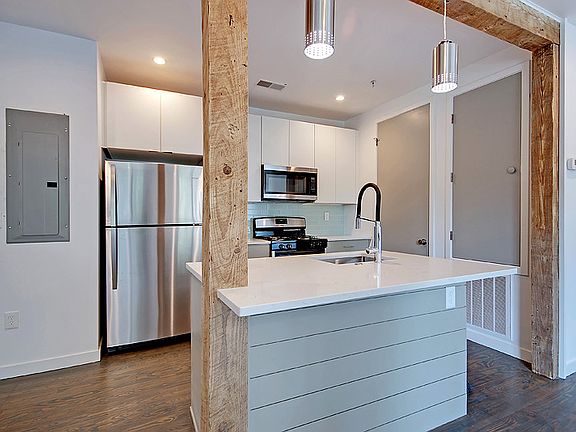2nd image of 2000 Reynolds Ave #204