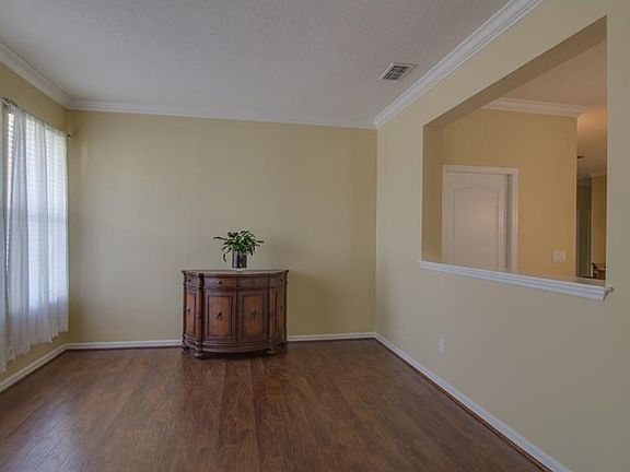 5th image of 900 Woods Landing Dr