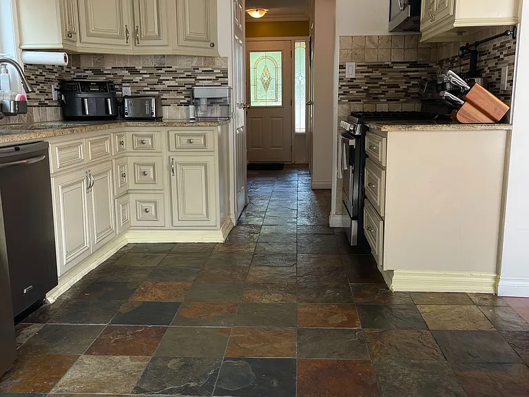 3223 Shadetree Dr — Photo 4