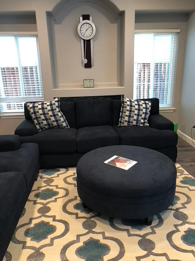 3 bed, 2.5 bath, 2301 sqft, $5,000 — Photo 3