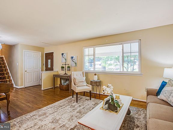 3rd image of 4907 Gainsborough Dr