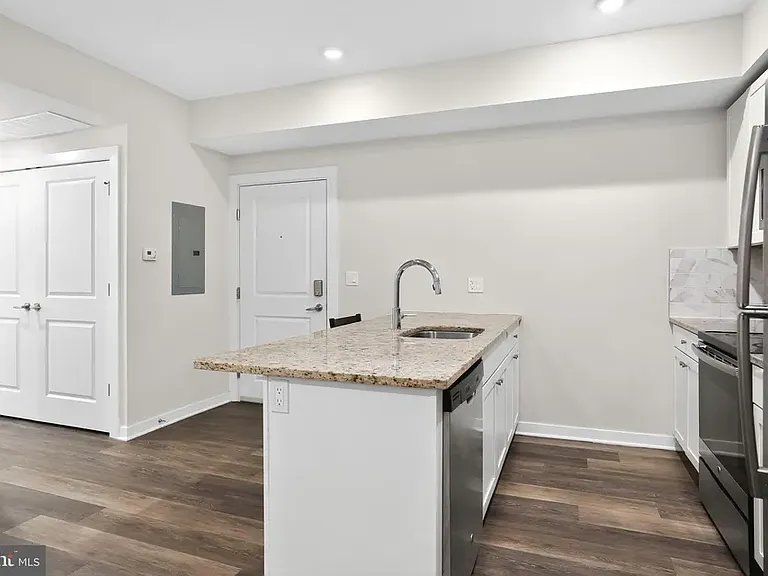 4217 Chestnut St #304 — Photo 10