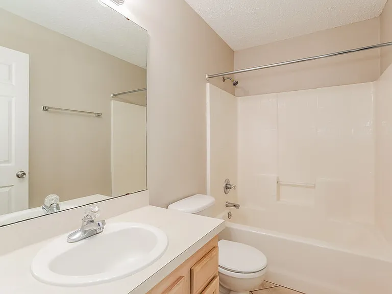 8137 Leafcrest Dr — Photo 15