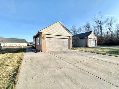 3124 Falcon Dr, Burton, MI, 48519