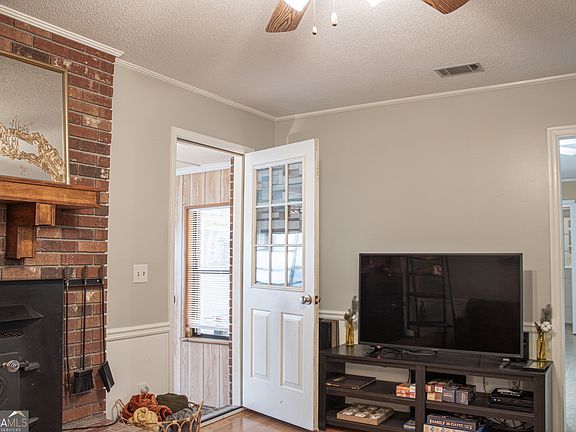 5th image of 306 Meadowlark Cir