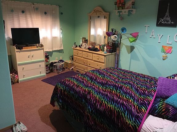 5th image of 30 E Barnsby Pl