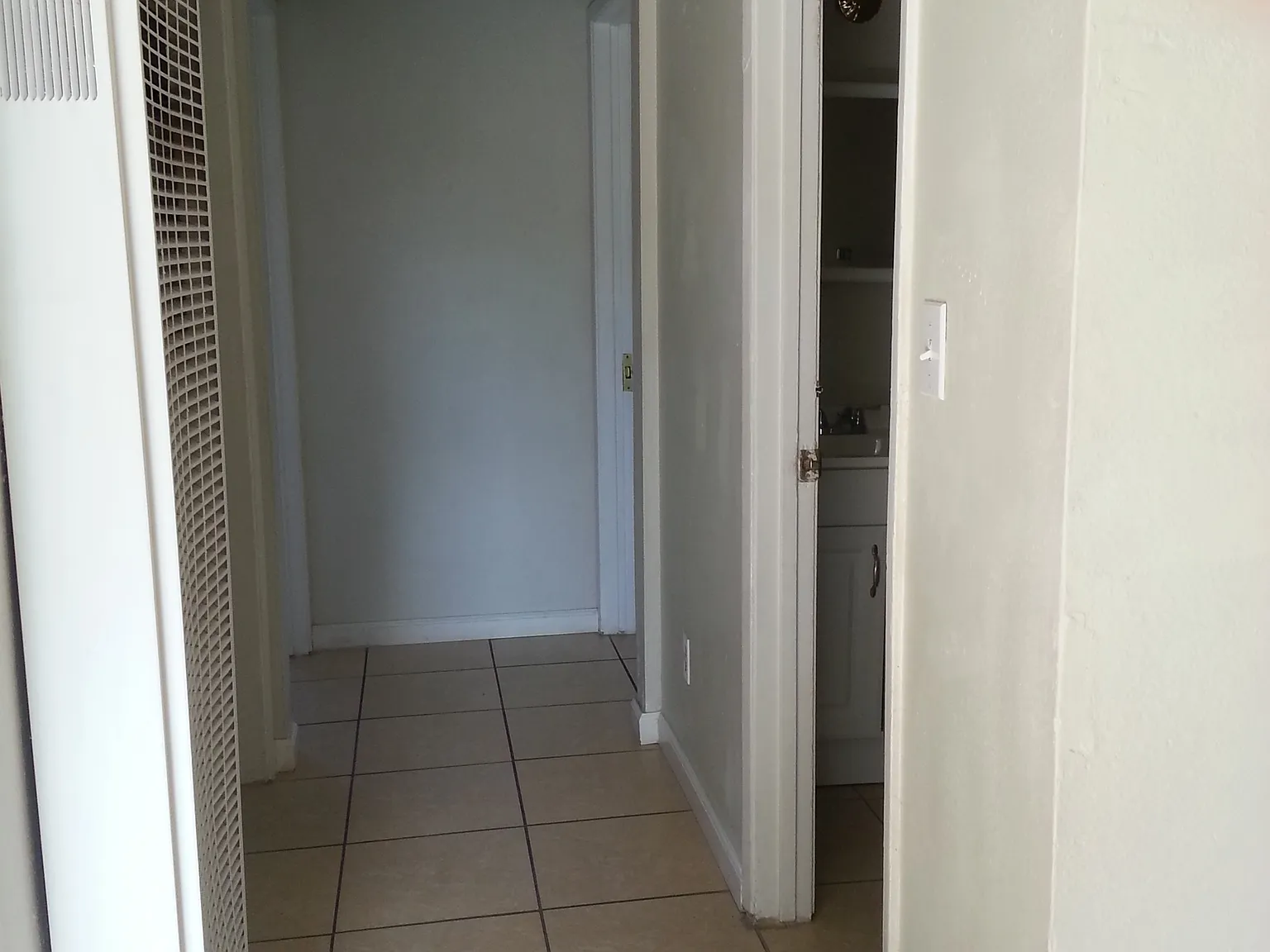 2 bed, 900 sqft, $1,600 — Photo 2