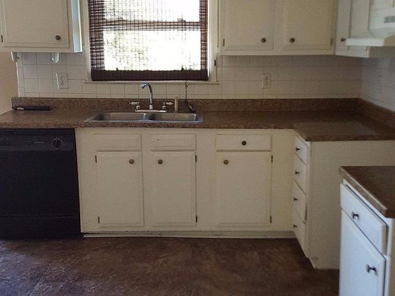 5th image of 533 Queensway Dr