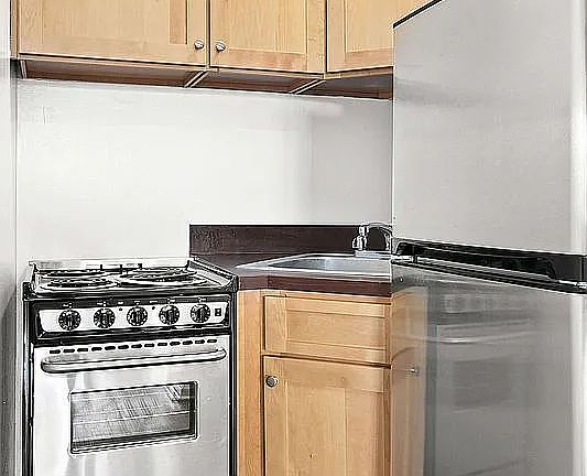 4th image of 228 E 81st St APT 7D