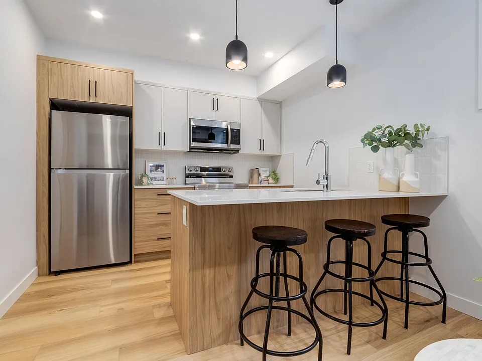 1615 33rd Ave SW