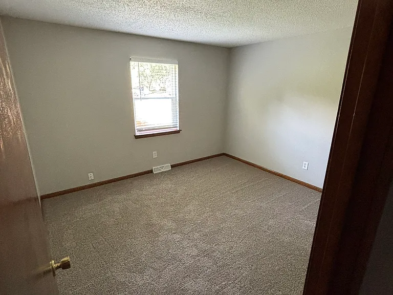 917 N Sunset Dr — Photo 10