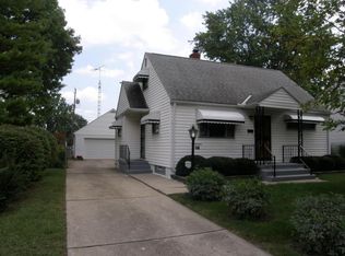 416 Maple Dr, Columbus, OH 43228