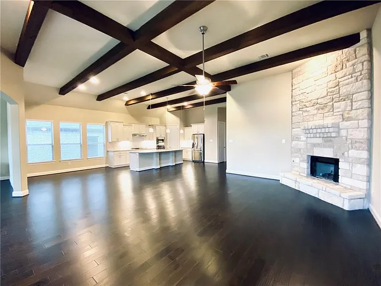 821 Richardson Ln — Photo 2