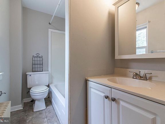 3rd image of 476 Krams Ave #2