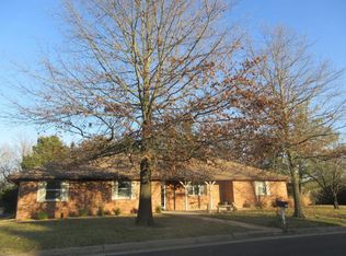 1809 Rolling Hills Dr, Jefferson City, MO 65109