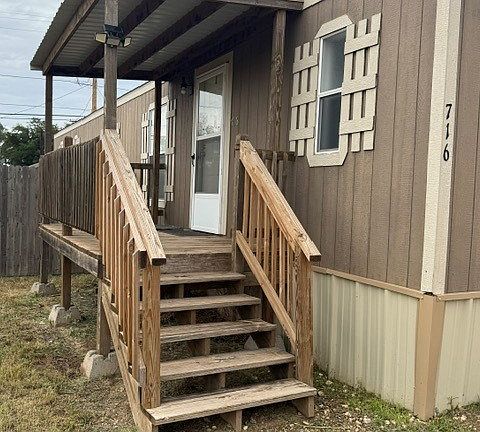 5th image of 716 SE Avenue F