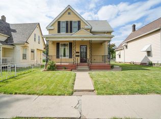 2006 Dixwell St, Davenport, IA 52802