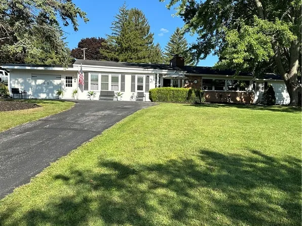 392 Glenbrook Dr, Auburn, NY 13021