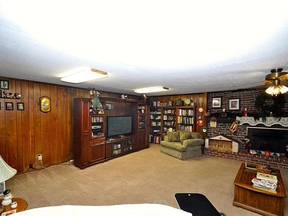 5th image of 1374 Hillside Dr