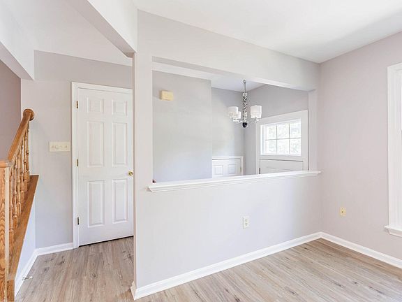 5th image of 2433 Dunmore Ct