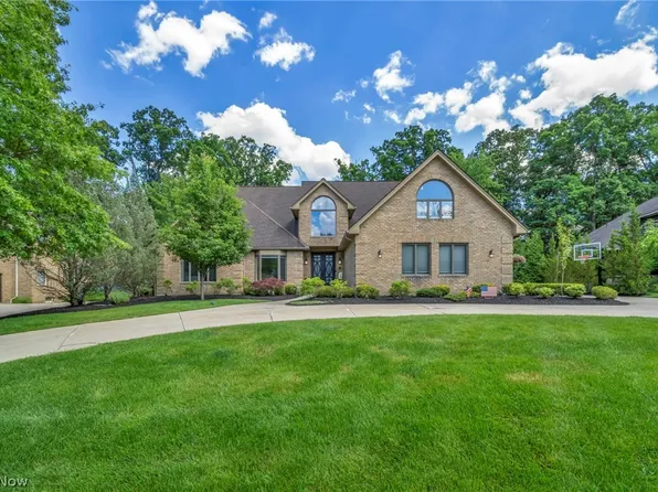 8536 Timber Trl, Brecksville, OH 44141