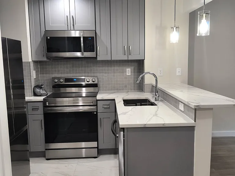 112 Seaman Ave #6B — Photo 4