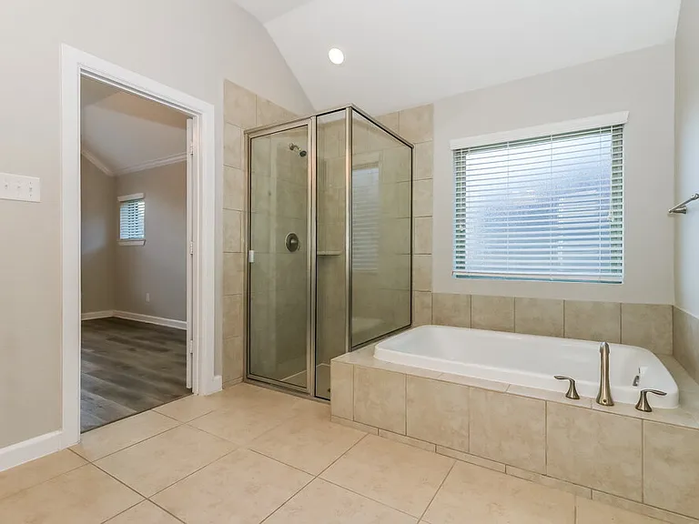 415 Rocky Briar Ct — Photo 9