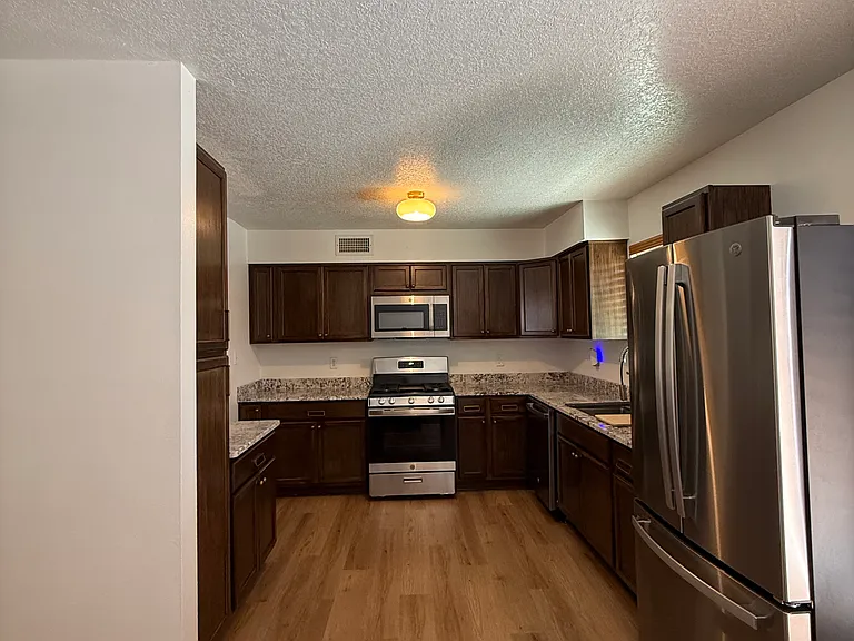 1407 El Camino Real St — Photo 8