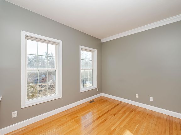 2nd image of 16 Pond Road