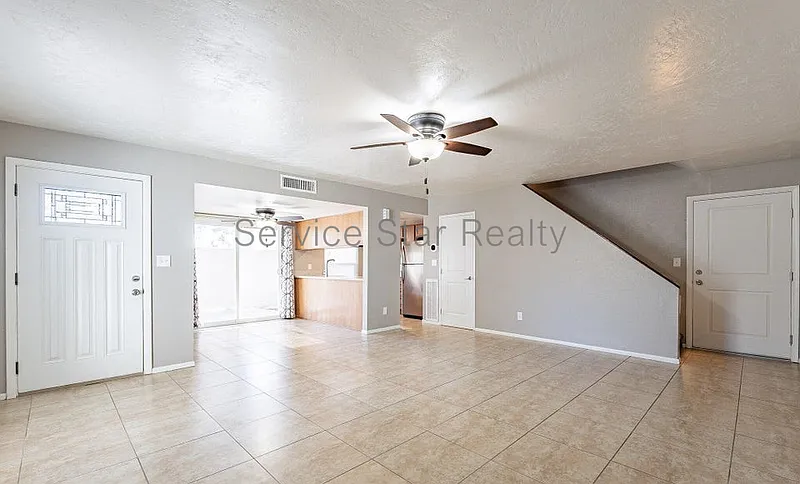3 bed, 2.0 bath, 1369 sqft, $2,200 — Photo 4