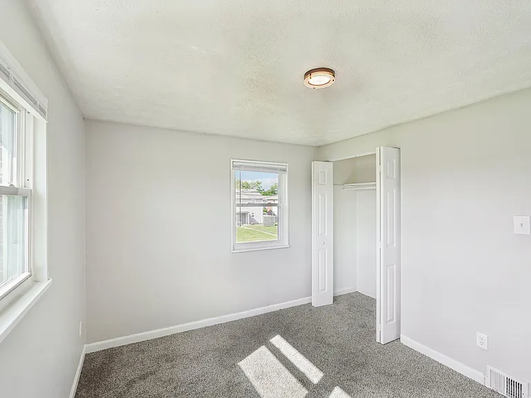 Columbus Crossing Townhomes — Photo 18