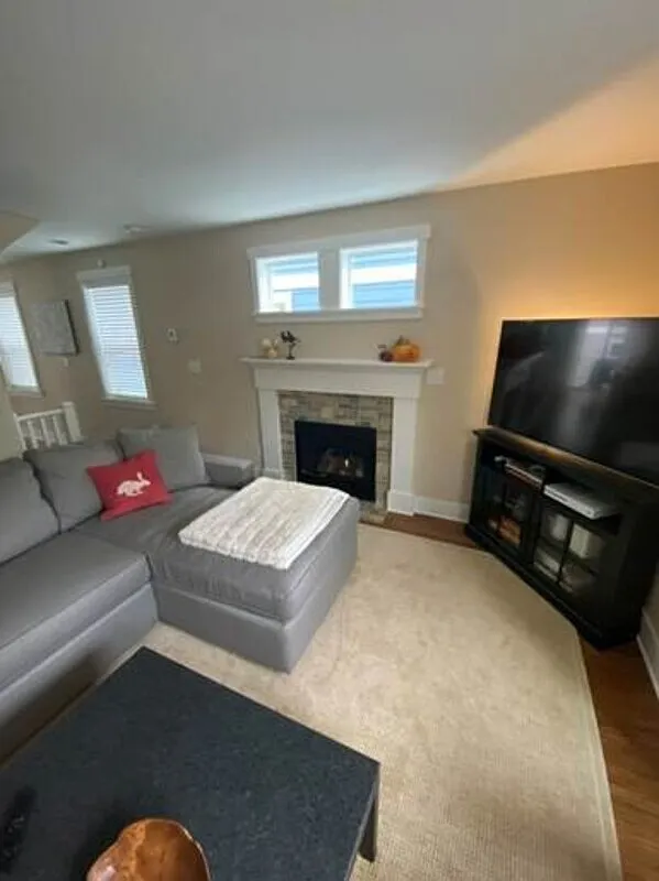 3 bed, 3.5 bath, 1820 sqft, $4,750 — Photo 3