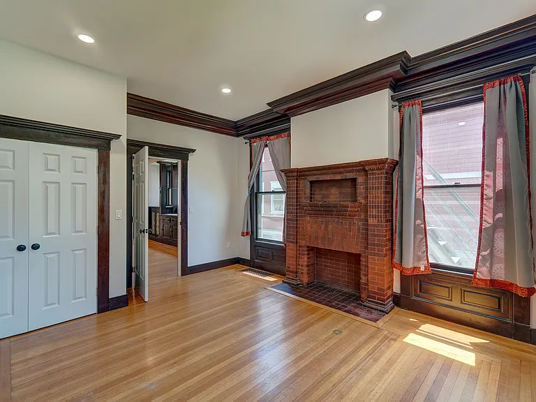 545 Whitney Ave #2 — Photo 8