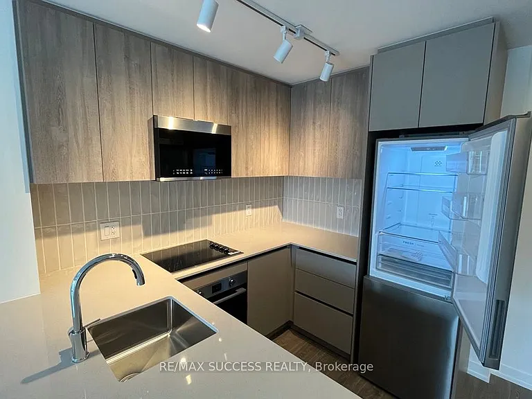 2485 Eglinton Ave W #323 — Photo 8
