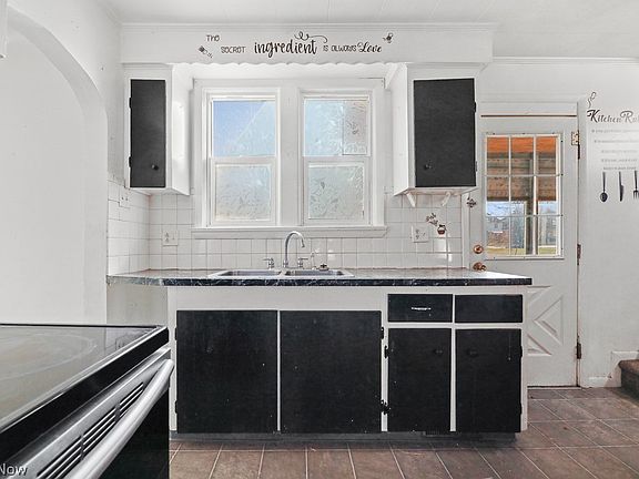 5th image of 231 Rosenberry St