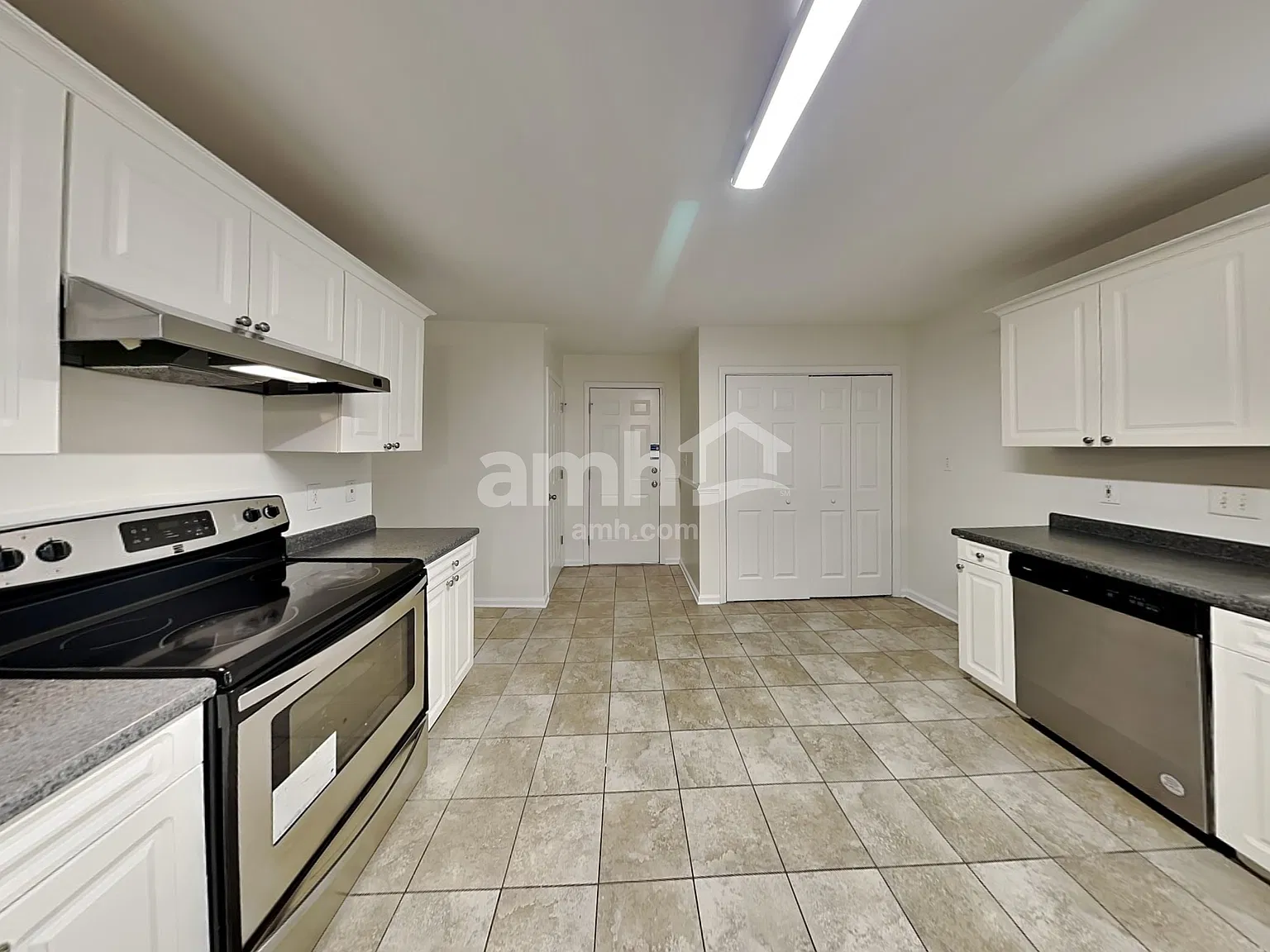 3 bed, 2.5 bath, 1600 sqft, $2,160 — Photo 4