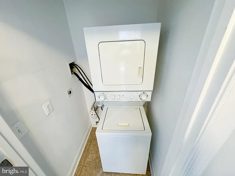 719 Euclid St NW #4 — Photo 7