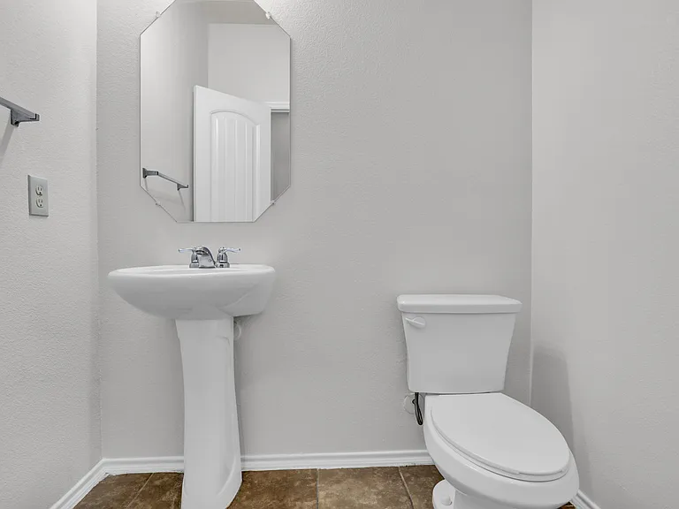 2138 Meadow View Dr — Photo 27